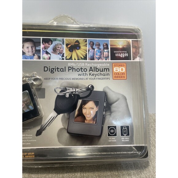 Innovage 8Mb/USB Rechargeable Digital Photo Album with Key Chain - Picture 3 of 4